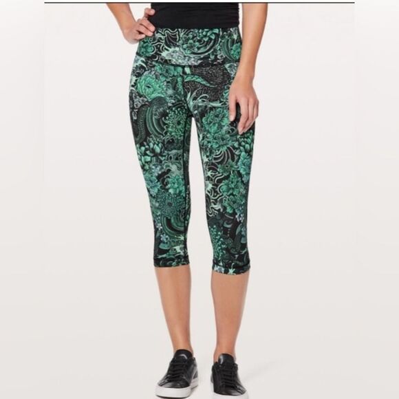 Lululemon Memoir Wunder Under hi rise capri length tight. - Picture 2 of 12